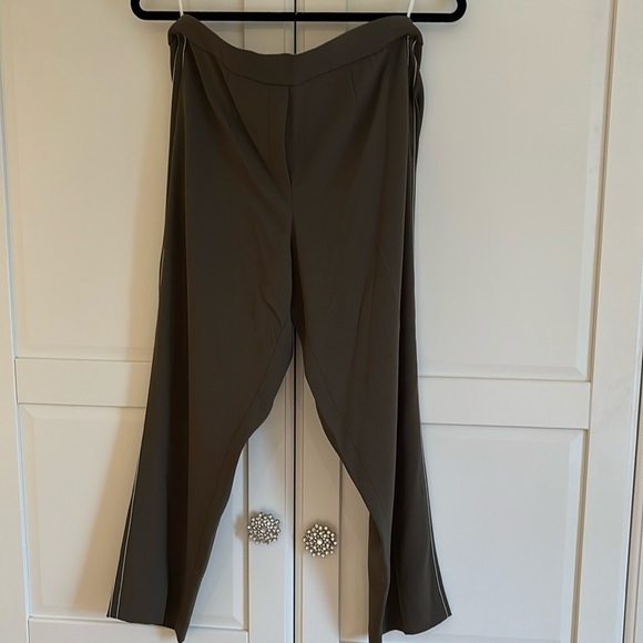 Aritzia Babaton Green Pants - Picture 1 of 3